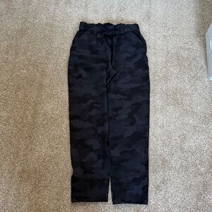 Lululemon black camo sweatpants, like new